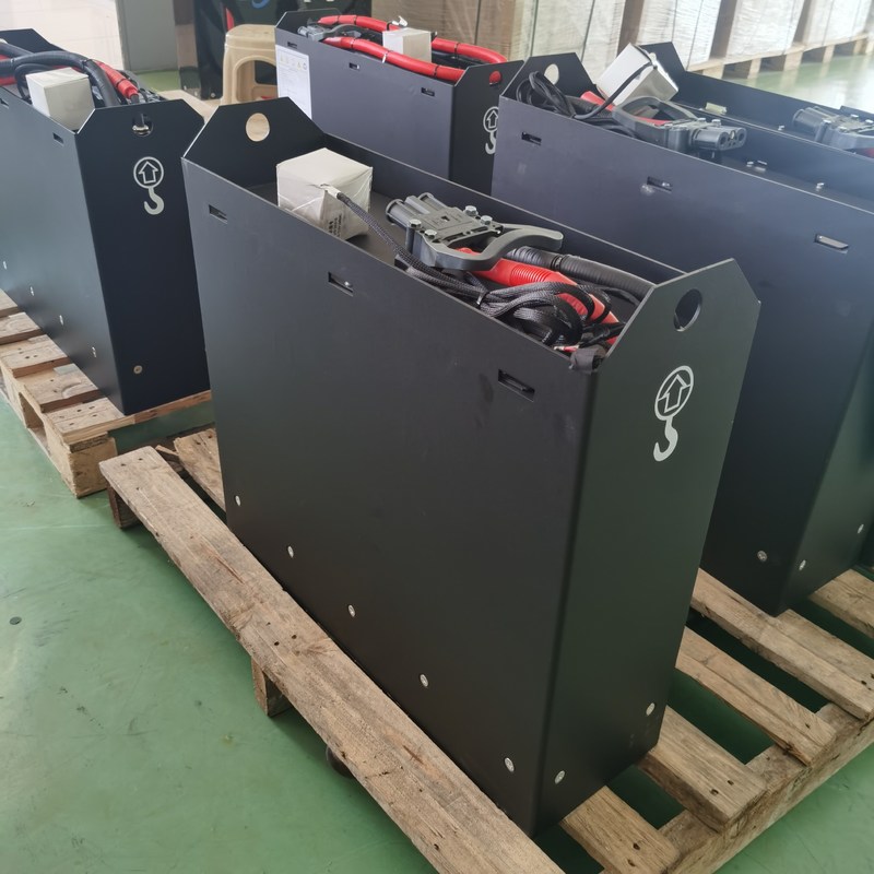 Özellik Kara 173 Ah 25.6V Lityum İyon Bataryası Elektrikli Çatal