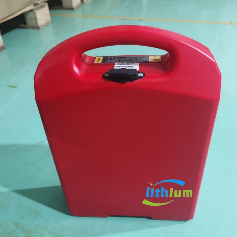 Siyah renkli elektrikli çatal taşıyıcı 30Ah kapasiteli 24V voltajlı lityum iyon pil